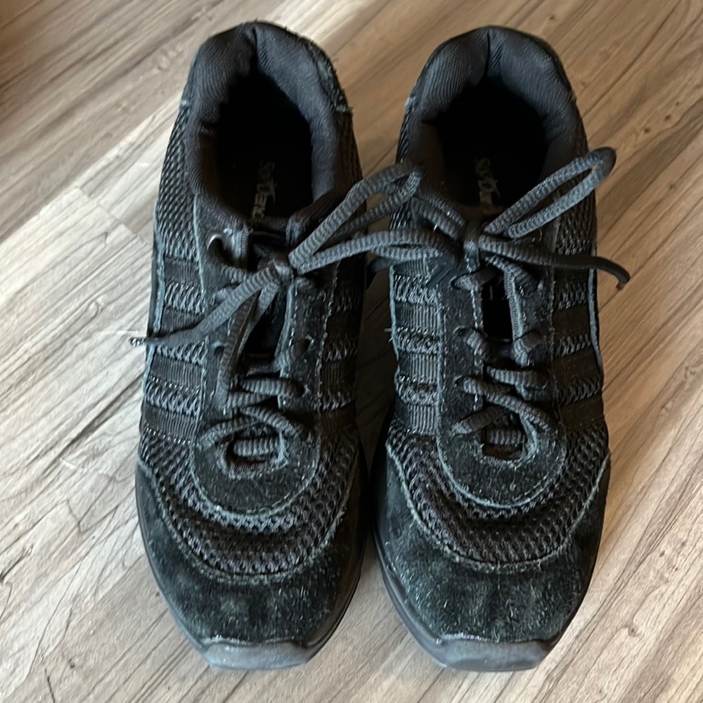 SoDanca SZ 6 suede tie split sole dance shoes. Preowned in great condition.
